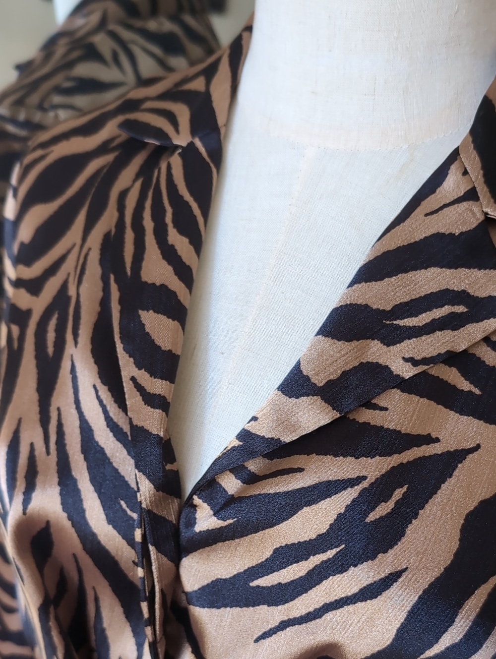 Jones New York Women's Size Small Animal Print Blouse - Picture 13 of 14
